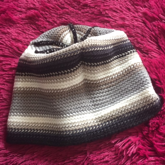 Knitted cream grey striped beanie cap (NWOT) - Picture 6 of 6
